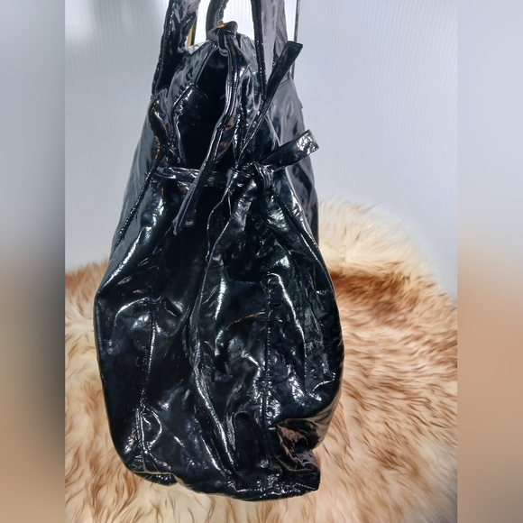 Gucci black patent leather Hysteria tote handbag. - Picture 4 of 10